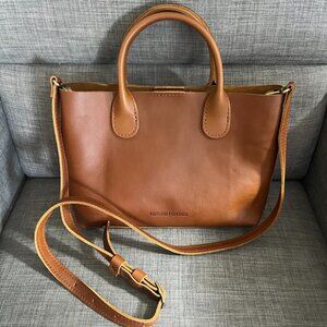 Portland Leather large raindrop classic crossbody in HONEY